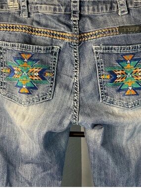 Cowgirl Tuff Bold Aztec western Jeans size 33/33